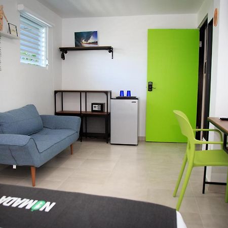 Nomada Beach Hostel- Isla Verde Сан Хуан Екстериор снимка