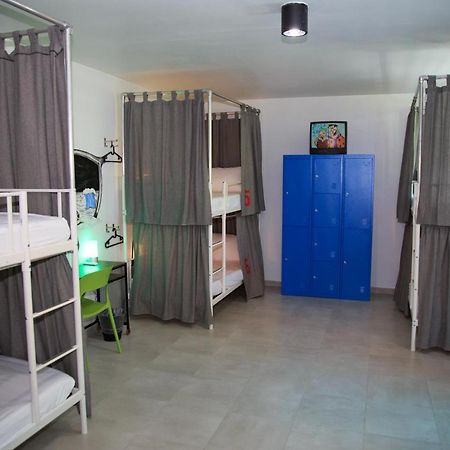 Nomada Beach Hostel- Isla Verde Сан Хуан Екстериор снимка