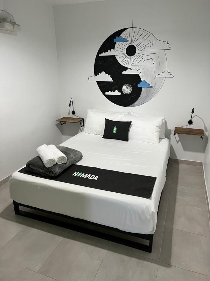 Nomada Beach Hostel- Isla Verde Сан Хуан Екстериор снимка
