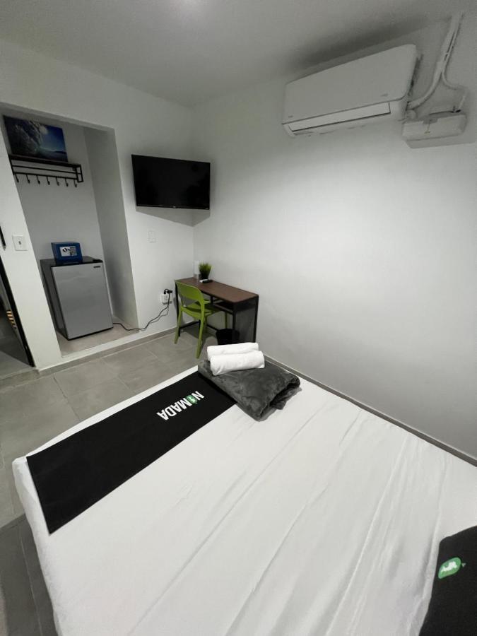 Nomada Beach Hostel- Isla Verde Сан Хуан Екстериор снимка