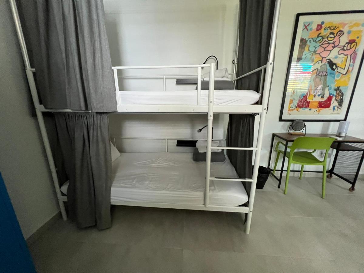 Nomada Beach Hostel- Isla Verde Сан Хуан Екстериор снимка
