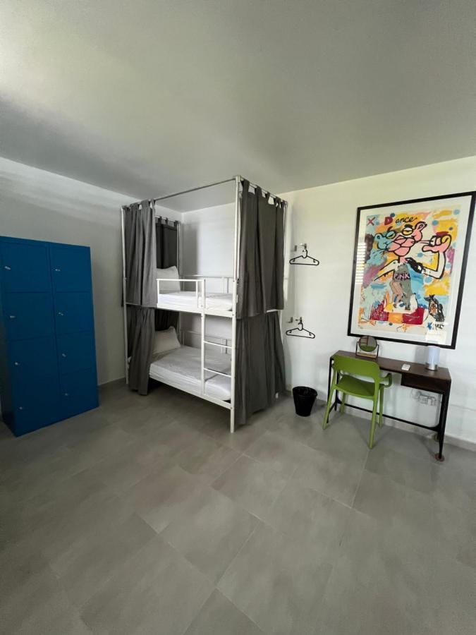 Nomada Beach Hostel- Isla Verde Сан Хуан Екстериор снимка