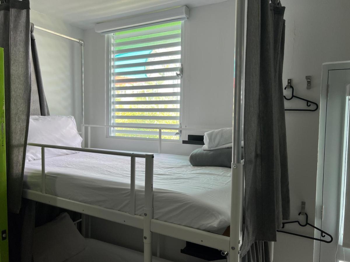 Nomada Beach Hostel- Isla Verde Сан Хуан Екстериор снимка