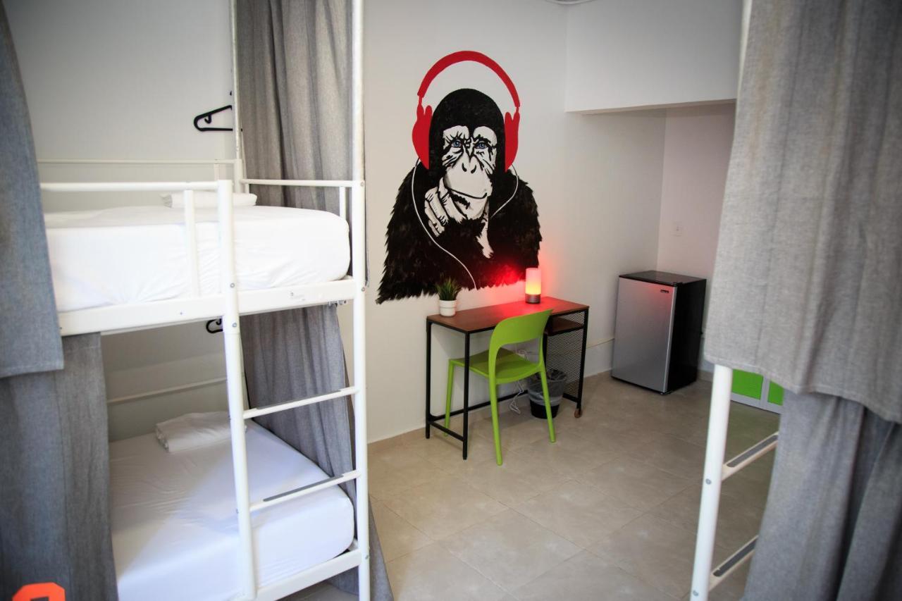 Nomada Beach Hostel- Isla Verde Сан Хуан Екстериор снимка