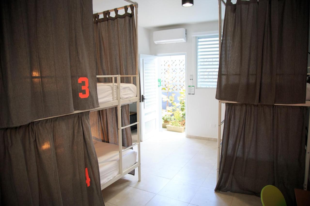 Nomada Beach Hostel- Isla Verde Сан Хуан Екстериор снимка