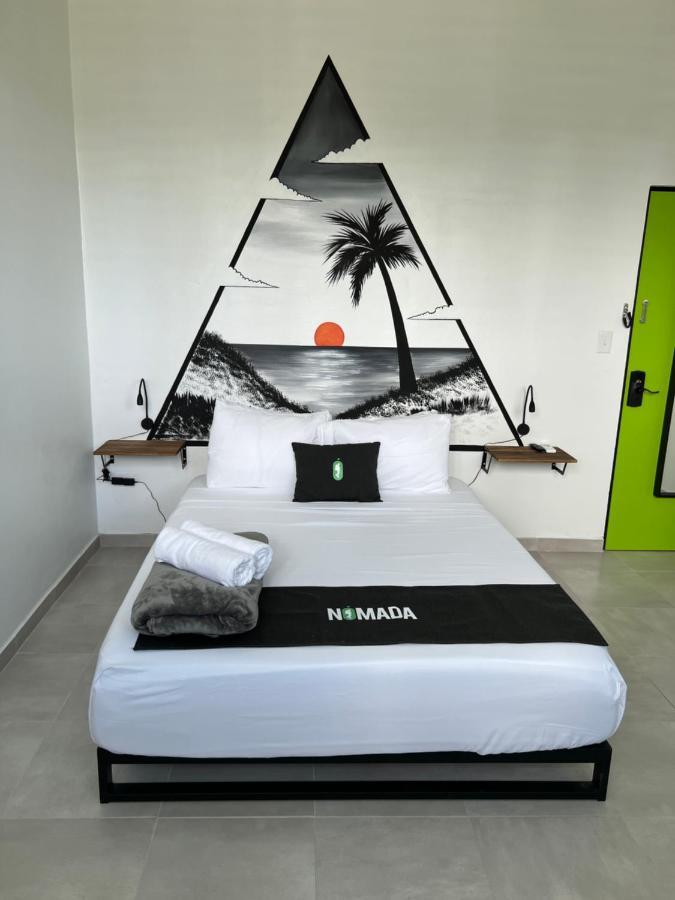 Nomada Beach Hostel- Isla Verde Сан Хуан Екстериор снимка