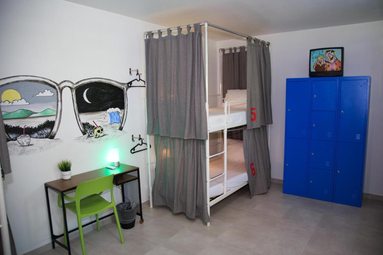 Nomada Beach Hostel- Isla Verde Сан Хуан Екстериор снимка