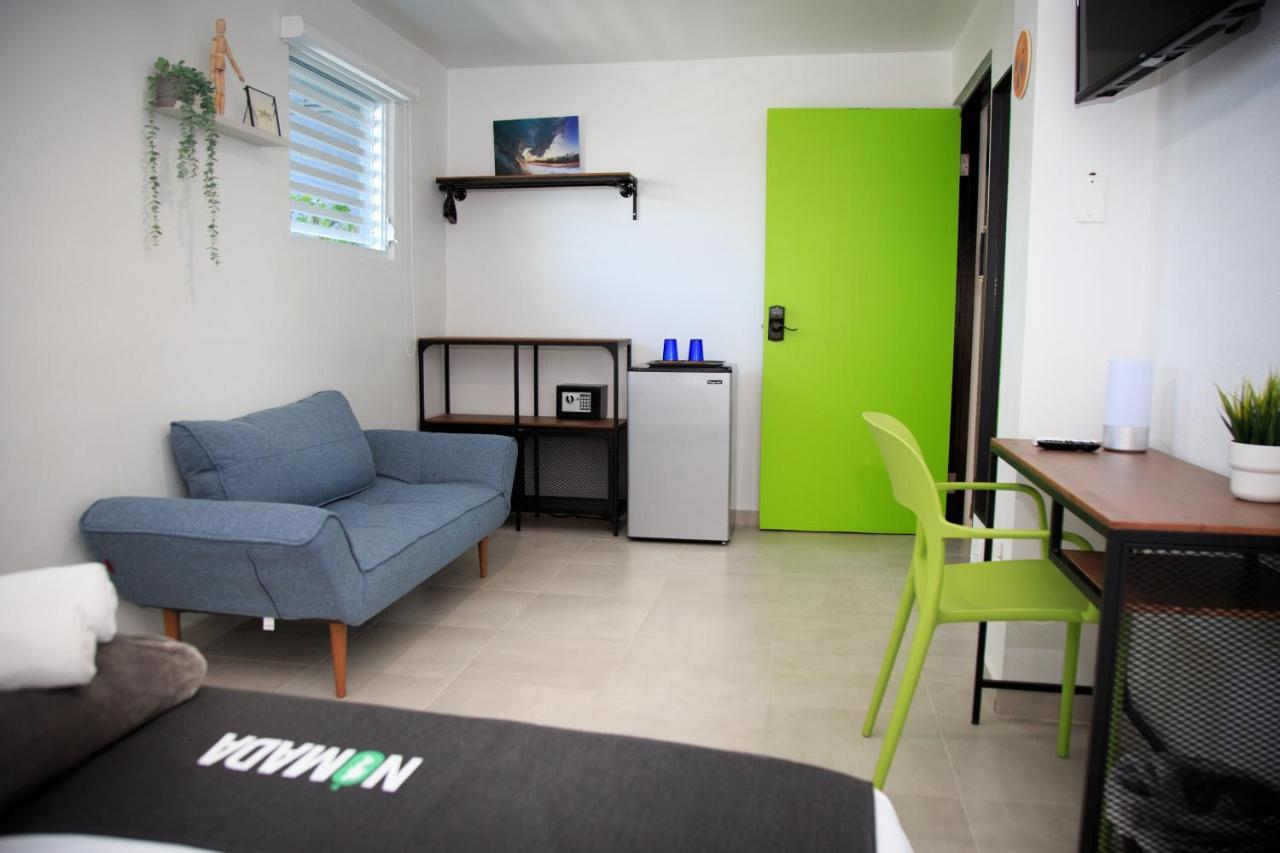 Nomada Beach Hostel- Isla Verde Сан Хуан Екстериор снимка