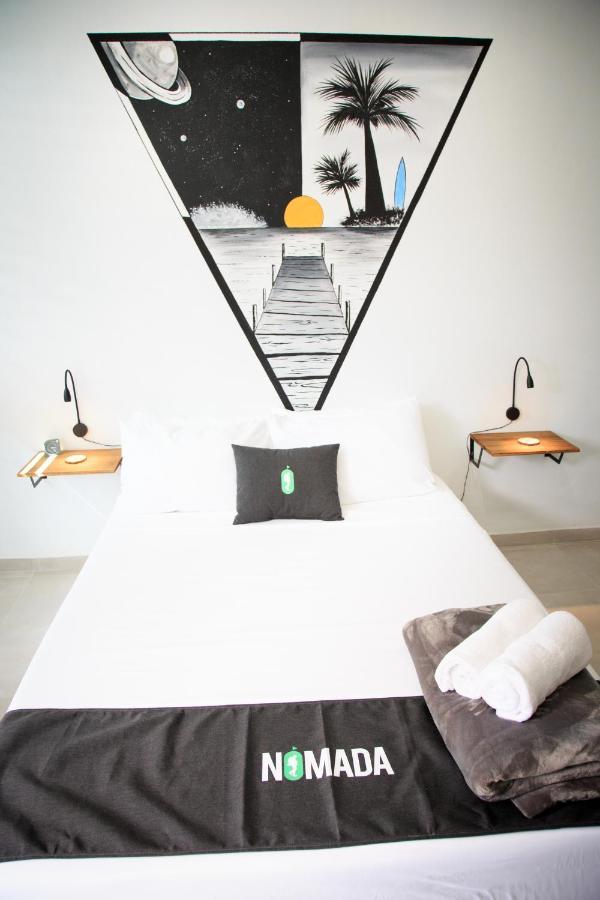 Nomada Beach Hostel- Isla Verde Сан Хуан Екстериор снимка