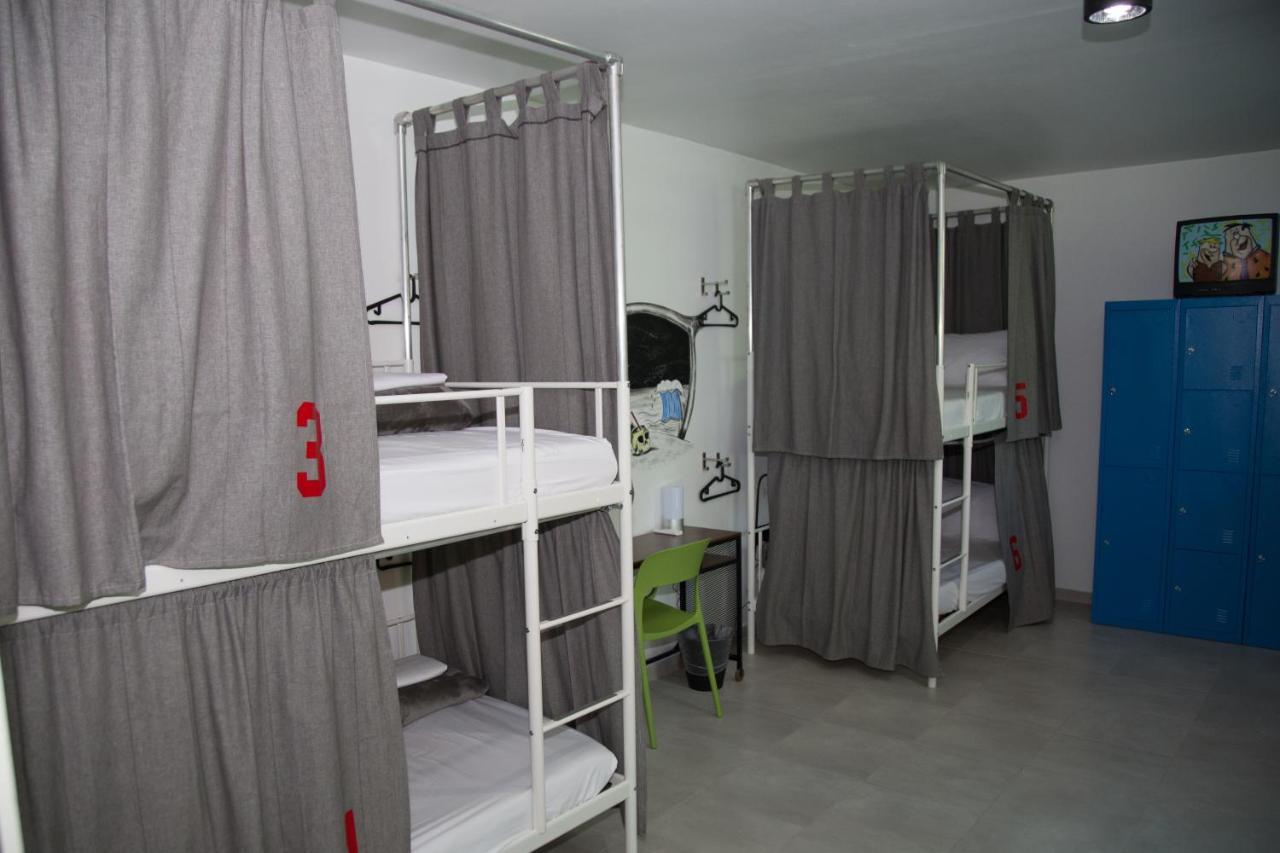 Nomada Beach Hostel- Isla Verde Сан Хуан Екстериор снимка