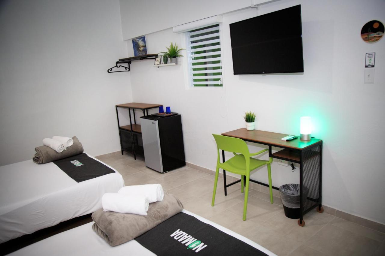 Nomada Beach Hostel- Isla Verde Сан Хуан Екстериор снимка