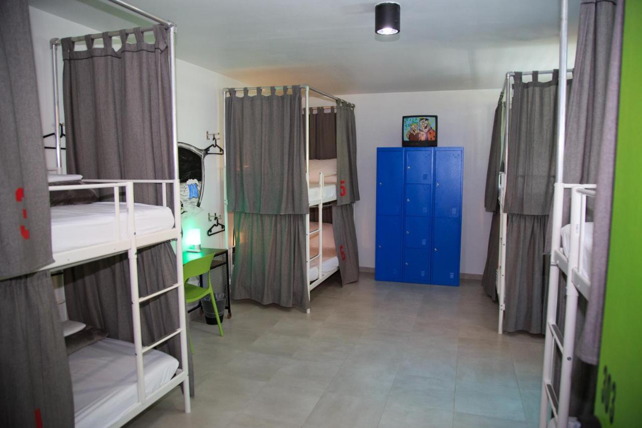 Nomada Beach Hostel- Isla Verde Сан Хуан Екстериор снимка