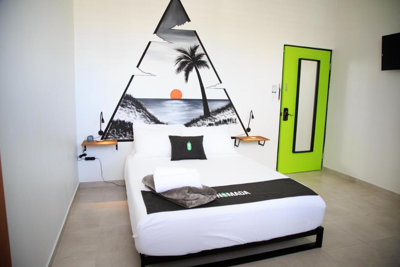 Nomada Beach Hostel- Isla Verde Сан Хуан Екстериор снимка