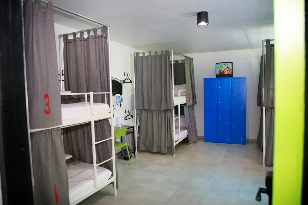 Nomada Beach Hostel- Isla Verde Сан Хуан Екстериор снимка