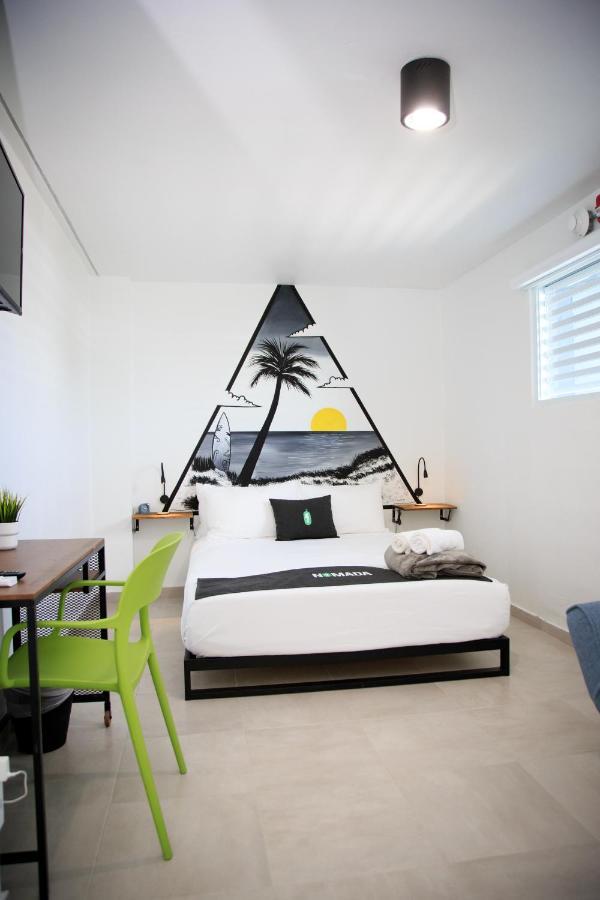 Nomada Beach Hostel- Isla Verde Сан Хуан Екстериор снимка