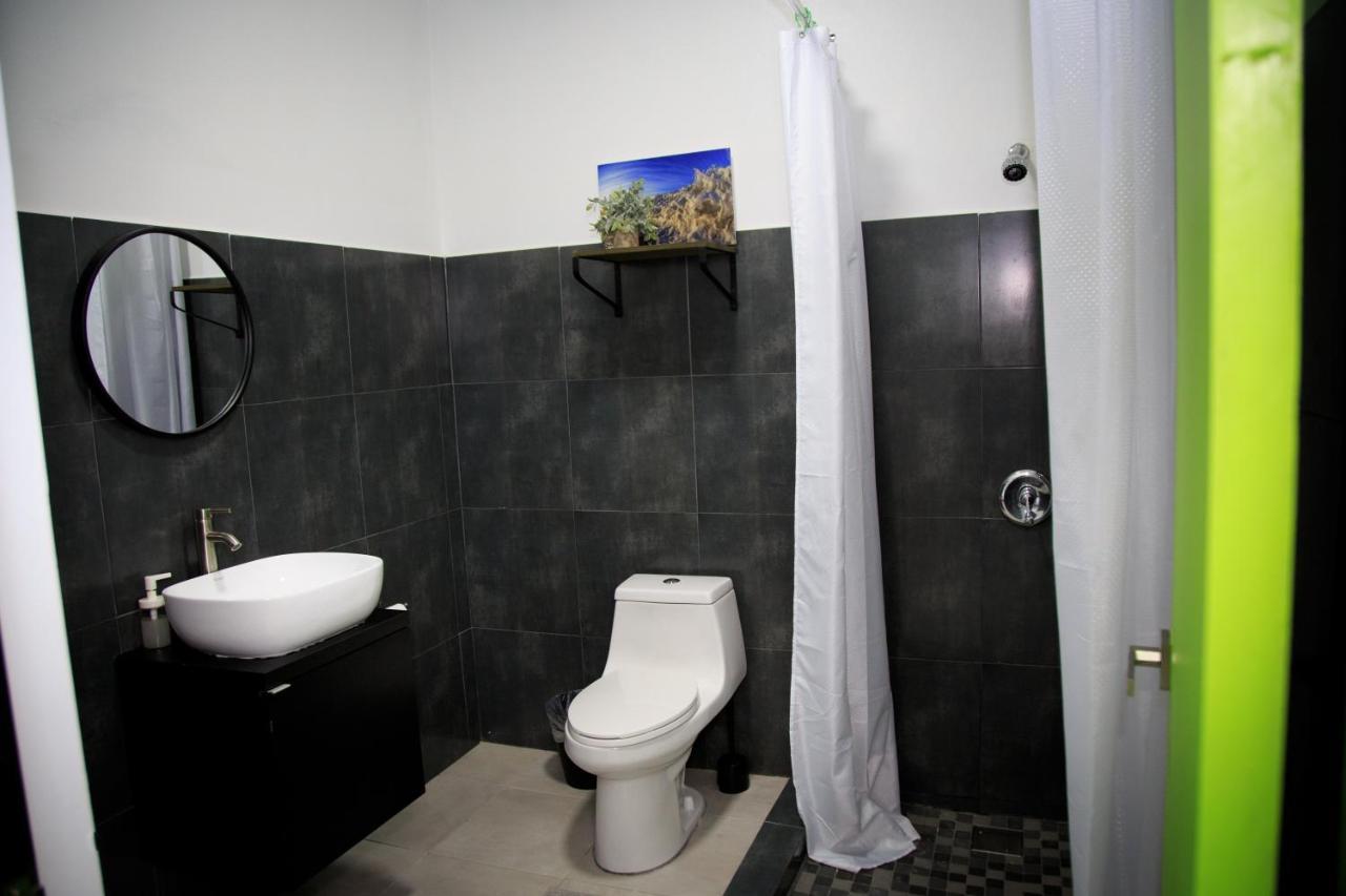 Nomada Beach Hostel- Isla Verde Сан Хуан Екстериор снимка