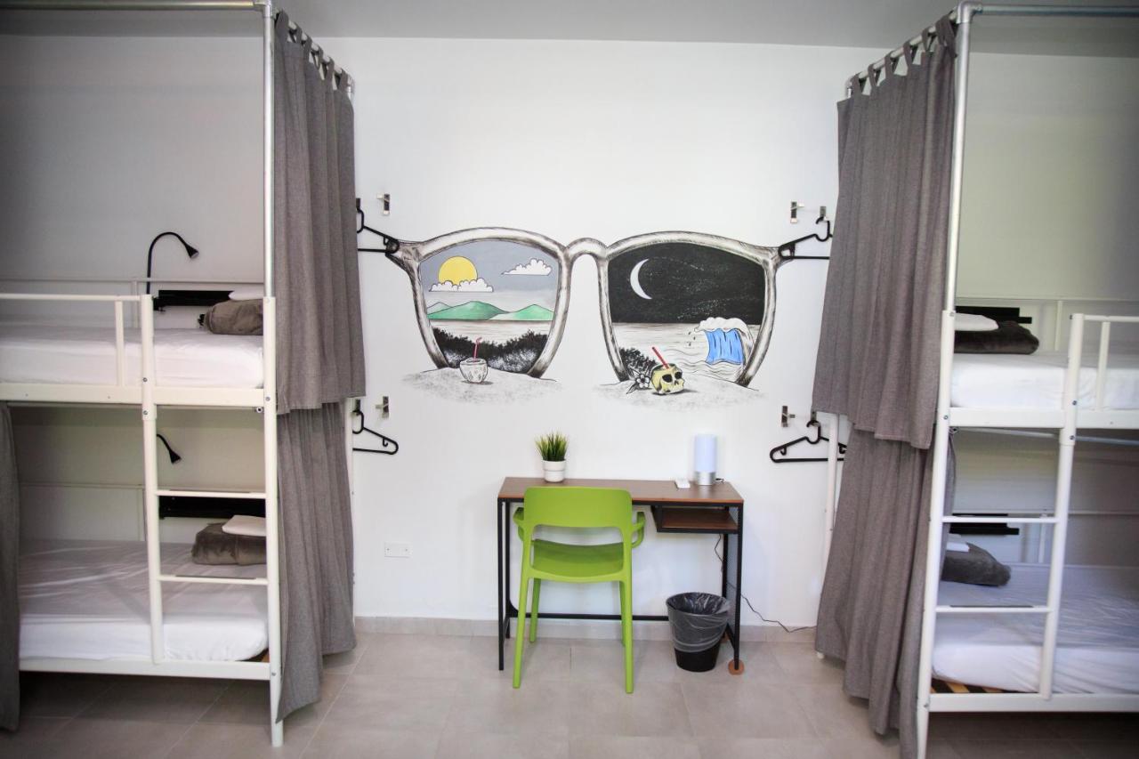 Nomada Beach Hostel- Isla Verde Сан Хуан Екстериор снимка