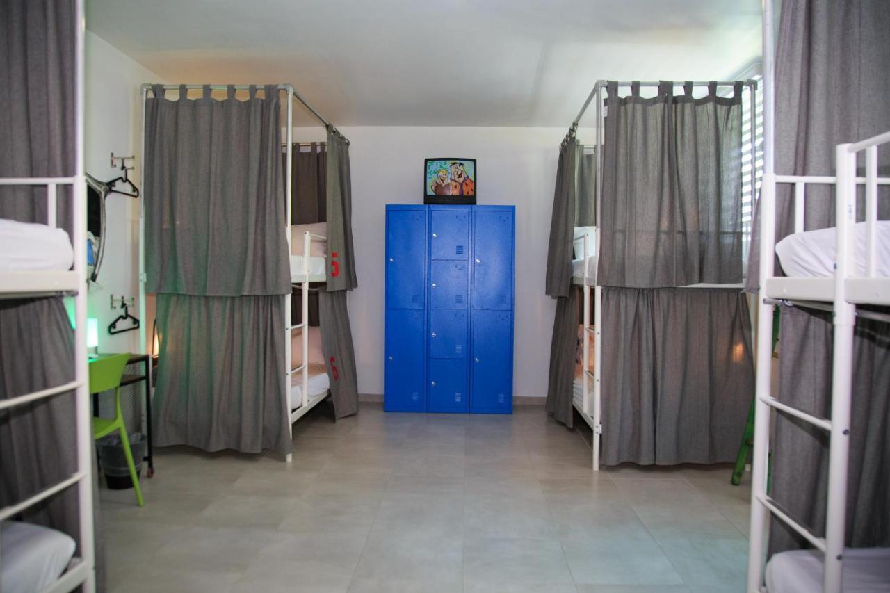 Nomada Beach Hostel- Isla Verde Сан Хуан Екстериор снимка